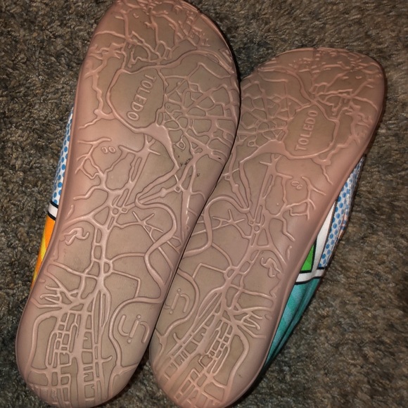 U in story shoes. Size 8.5. Very good condition. - Picture 5 of 6